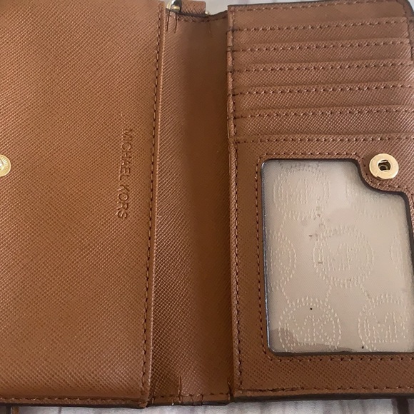 Michael Kors Cell Phone Wallet Holder - Picture 10 of 11